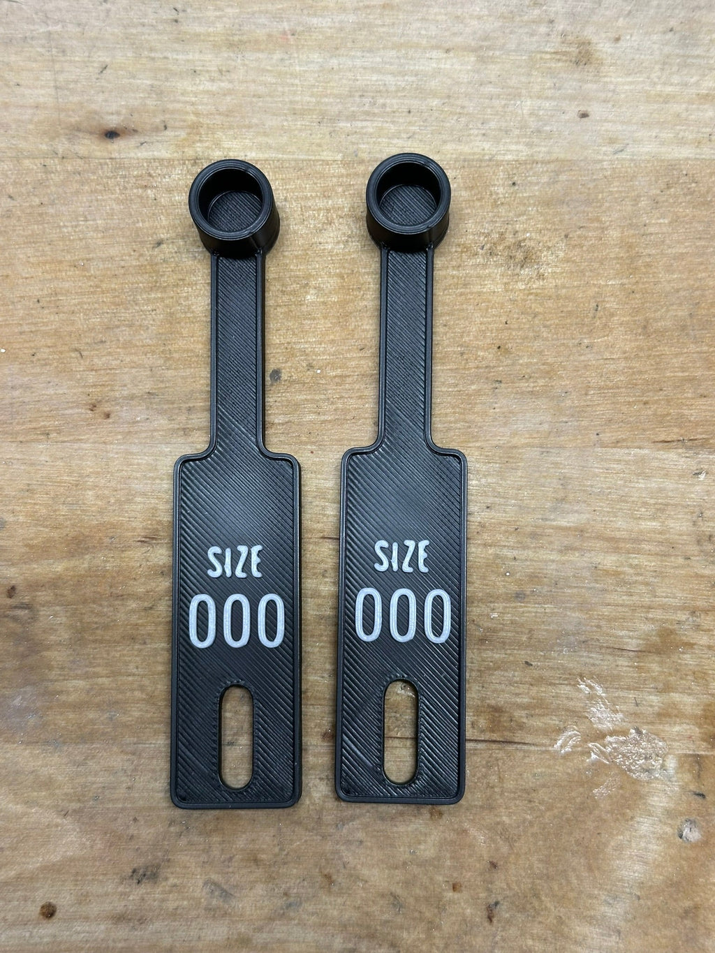 Size 000 capsule scoops with embossed size labels on the handle
